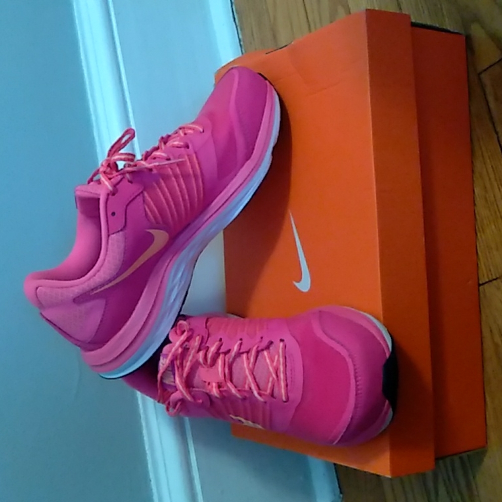 Wmns Nike Dual Fusion X running sneakers